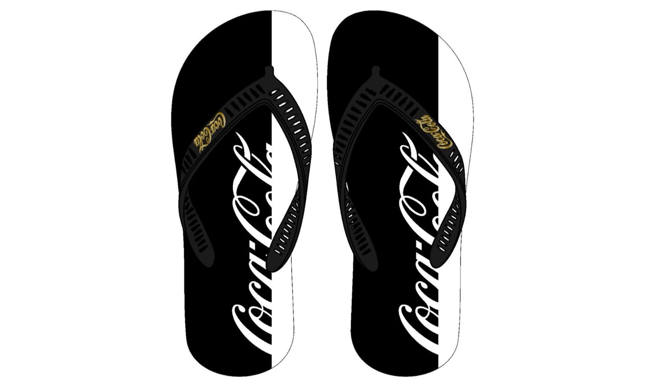 CHINELO COCA COLA FLAGS PRETO/BRANCO/PRE